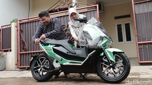 Momen Bahagia Pemenang Kuis detikOto Terima Hadiah Alva Cervo Q