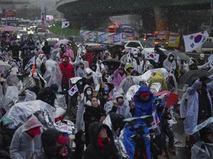 Video: Pendukung Unjuk Rasa saat Muncul Isu Presiden Korsel akan Ditangkap