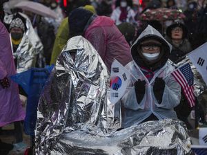 Pendukung Presiden Yoon Suk Yeol Berunjuk Rasa di Tengah Cuaca Membeku