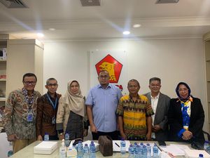 Andre Rosiade: PT Pos Sepakat Bayar Kewajiban Warga Majalengka Korban PHK Andre Rosiade: PT Pos Sepakat Bayar Kewajiban Warga Majalengka Korban PHK