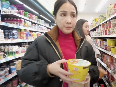 Potret Nagita Slavina Jajan di Korea dengan Wajah Bengkak Usai Perawatan