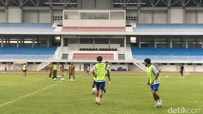 Suasana latihan PSIM Jogja di Stadion Mandala Krida, Umbulharjo, Kota Jogja, Selasa (14/1/2025). Suasana latihan PSIM Jogja di Stadion Mandala Krida, Umbulharjo, Kota Jogja, Selasa (14/1/2025).