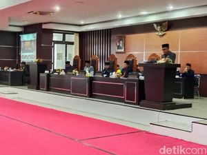 DPRD Lombok Timur Tetapkan Iron-Edwin sebagai Bupati dan Wakil Bupati Terpilih DPRD Lombok Timur Tetapkan Iron-Edwin sebagai Bupati dan Wakil Bupati Terpilih