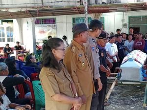 2 Tukang Senso Korban Penembakan KKB Papua Dimakamkan di Luwu Timur 2 Tukang Senso Korban Penembakan KKB Papua Dimakamkan di Luwu Timur