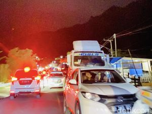 Poros Maros-Bone di Tompo Ladang Macet Malam Ini, Kendaraan Tertahan 1 Jam Poros Maros-Bone di Tompo Ladang Macet Malam Ini, Kendaraan Tertahan 1 Jam