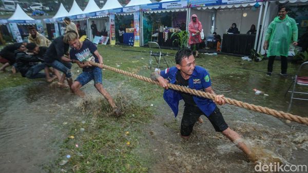 Antusias Warga Ikut Peringatan Hari Desa Perdana di Subang