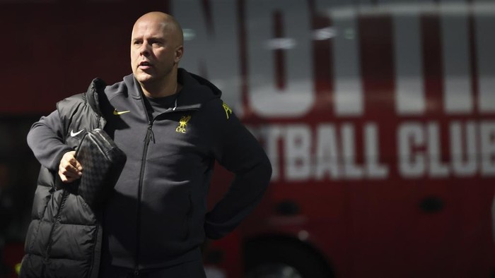 Liverpools manager Arne Slot arrives at the City Ground stadium prior the English Premier League soccer match between Nottingham Forest and Liverpool, in Nottingham, England, Tuesday, Jan. 14, 2025. (AP Photo/Darren Staples)