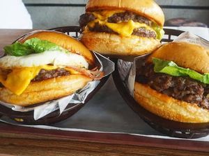 Burger Murah di Jakarta hingga Penjual Makanan Jutek Burger Murah di Jakarta hingga Penjual Makanan Jutek