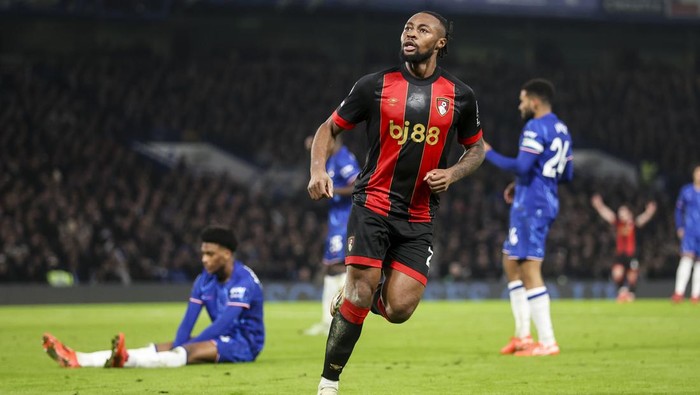 LONDON, ENGLAND - JANUARY 14: Antoine Semenyo of Bournemouth celebrates after scoring to make it 2-1 during the Premier League match between Chelsea FC and AFC Bournemouth at Stamford Bridge on January 14, 2025 in London, England. (Photo by Robin Jones - AFC Bournemouth/AFC Bournemouth via Getty Images)