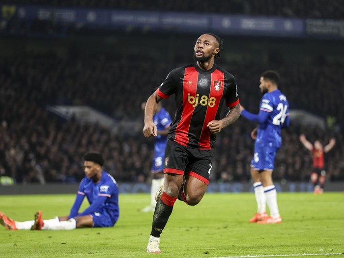 LONDON, ENGLAND - JANUARY 14: Antoine Semenyo of Bournemouth celebrates after scoring to make it 2-1 during the Premier League match between Chelsea FC and AFC Bournemouth at Stamford Bridge on January 14, 2025 in London, England. (Photo by Robin Jones - AFC Bournemouth/AFC Bournemouth via Getty Images)