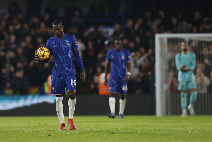 Soccer Football - Premier League - Chelsea v AFC Bournemouth - Stamford Bridge, London, Britain - January 14, 2025 Chelseas Nicolas Jackson looks dejected after AFC Bournemouths Justin Kluivert scores their first goal Action Images via Reuters/Peter Cziborra EDITORIAL USE ONLY. NO USE WITH UNAUTHORIZED AUDIO, VIDEO, DATA, FIXTURE LISTS, CLUB/LEAGUE LOGOS OR LIVE SERVICES. ONLINE IN-MATCH USE LIMITED TO 120 IMAGES, NO VIDEO EMULATION. NO USE IN BETTING, GAMES OR SINGLE CLUB/LEAGUE/PLAYER PUBLICATIONS. PLEASE CONTACT YOUR ACCOUNT REPRESENTATIVE FOR FURTHER DETAILS..