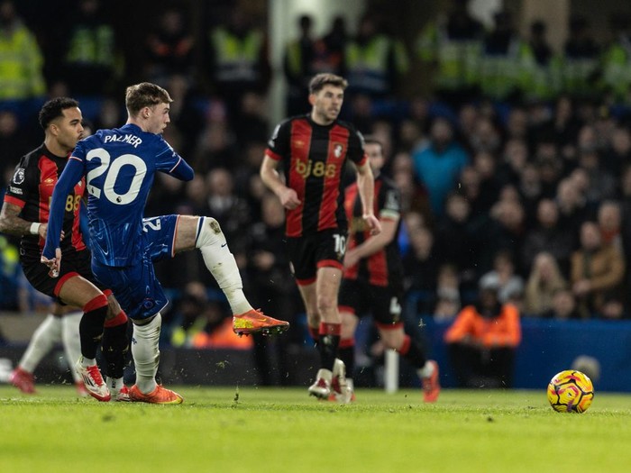 LONDON, ENGLAND - JANUARY 15: Chelsea's Cole Palmer shoots during the Premier League match between Chelsea FC and AFC Bournemouth at Stamford Bridge on January 15, 2025 in London, England. (Photo by Andrew Kearns - CameraSport via Getty Images)