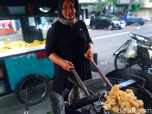 Siasat Pedagang di Surabaya Hadapi Kenaikan Harga Elpiji 3 Kg Siasat Pedagang di Surabaya Hadapi Kenaikan Harga Elpiji 3 Kg