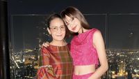 8 Gaya Lisa BLACKPINK Pamer Koleksi Tas Selama Pulang Kampung ke Thailand