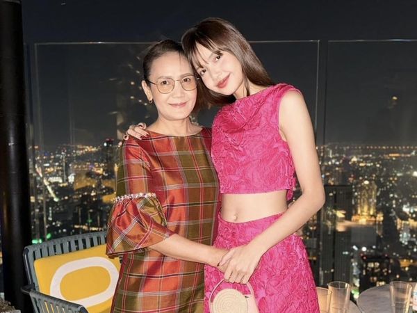 8 Gaya Lisa BLACKPINK Pamer Koleksi Tas Selama Pulang Kampung ke Thailand