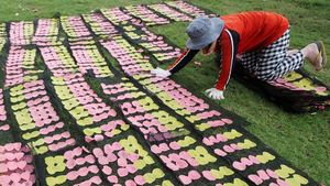Intensitas Hujan Tinggi, Produksi Kerupuk Upil Turun di Kediri