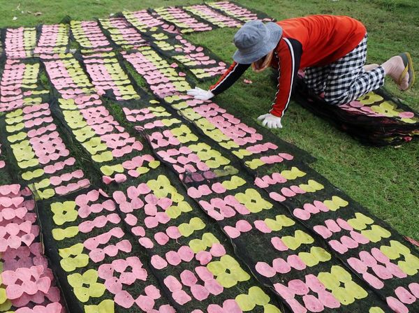 Intensitas Hujan Tinggi, Produksi Kerupuk Upil Turun di Kediri