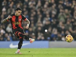 Anak Patrick Kluivert Jadi Predator Raksasa di Liga Inggris