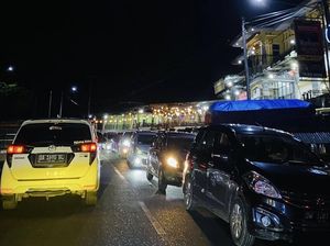 Jalan Poros Maros-Bone di Tompo Ladang Macet 3 Km, Ini Penyebabnya Jalan Poros Maros-Bone di Tompo Ladang Macet 3 Km, Ini Penyebabnya