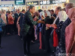Momen Menteri Lantik Pejabat di Pasar Tanah Abang Momen Menteri Lantik Pejabat di Pasar Tanah Abang
