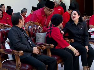 Momen Sidarto Bisikkan Megawati Pesan Pertemuan dengan Prabowo Momen Sidarto Bisikkan Megawati Pesan Pertemuan dengan Prabowo