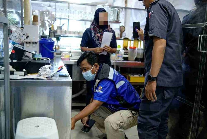 Pasang Label Halal Palsu, Restoran Ini Digrebek karena Sesatkan Muslim