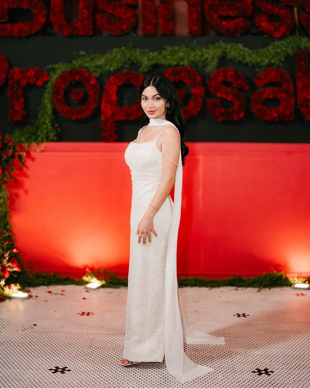 Penampilan Ariel Tatum/Foto: instagram.com/arieltatum Penampilan Ariel Tatum di gala dinner A Business Proposal