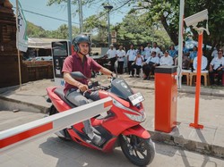 Sistem Parkir Nontunai Resmi Beroperasi di Area Pantai Kuta