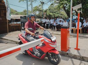 Sistem Parkir Nontunai Resmi Beroperasi di Area Pantai Kuta Sistem Parkir Nontunai Resmi Beroperasi di Area Pantai Kuta
