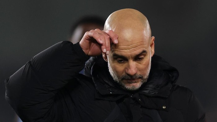 BRENTFORD, ENGLAND - JANUARY 14: Pep Guardiola, Manager of Manchester City, reacts at full-time following the teams draw following the Premier League match between Brentford FC and Manchester City FC at Gtech Community Stadium on January 14, 2025 in Brentford, England. (Photo by Alex Pantling/Getty Images)