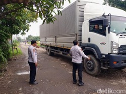 Keluh Kesah Warga Desa Suci soal Jalan Rusak gegara Kendaraan Berat