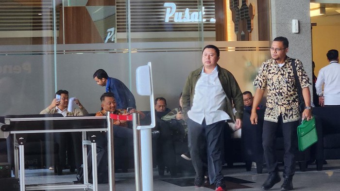Saeful Bahri (kemeja putih)