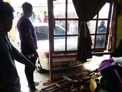Kronologi Nenek Tewas Tertabrak Akibat Tetangga Salah Injak Gas Mobil di Depok