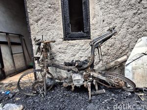 Sisa Kebakaran di Kemayoran, AC Hangus hingga Motor Tinggal Kerangka