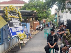 Video: Suasana Rumah Duka Ibunda Ibnu Jamil