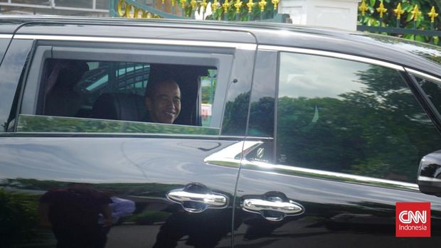 Presiden RI ke-7, Joko Widodo (Jokowi) usai bertemu Sultan HB X di Keraton Kilen, Rabu (15/1).