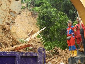 Korban Longsor di Batam Akan Dapat Santunan dari Kemensos Korban Longsor di Batam Akan Dapat Santunan dari Kemensos