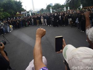 Potret 18 Tahun Aksi Kamisan di Seberang Istana