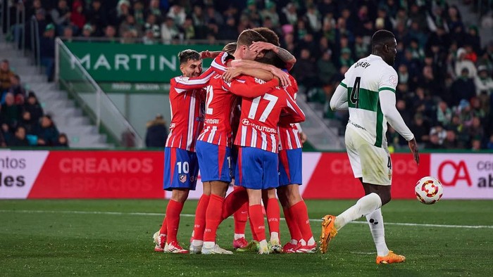 ELCHE, SPAIN - JANUARY 15: Alexander Sorloth of Atletico de Madrid celebrates after scoring his teams second goal during the Copa del Rey Round of 16 match between Elche CF and Atletico de Madrid at Estadio Manuel Martinez Valero on January 15, 2025 in Elche, Spain. (Photo by Francisco Macia/Quality Sport Images/Getty Images)