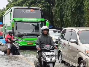 Pantura Beji-Gempol Pasuruan Direndam Banjir, Lalin Macet Parah