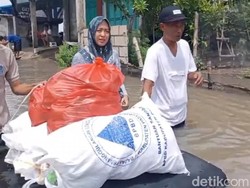 Dapur Umum Didirikan Suplai Nasi Bungkus Warga Terdampak Banjir Pasuruan
