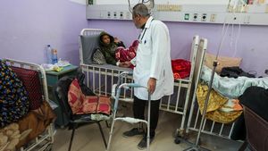Dedikasi Dokter Palestina, Rawat Pasien Meski Kehilangan Satu Kaki