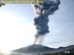 Gunung Ibu Sudah 9 Kali Erupsi di 2025, Warga Diminta Jauhi Radius 5 Km Gunung Ibu Sudah 9 Kali Erupsi di 2025, Warga Diminta Jauhi Radius 5 Km