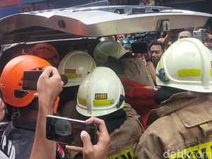 Video: Sudah 4 Jenazah Ditemukan di Lokasi Kebakaran Glodok Plaza