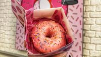 Di Kafe Tema The Simpsons Ada Menu Donat Favorit Homer