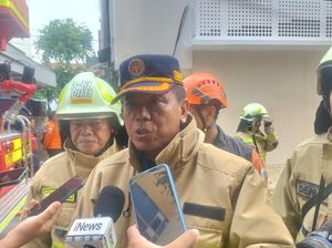 Damkar Cari 5 Orang yang Dilaporkan Hilang Saat Glodok Plaza Kebakaran