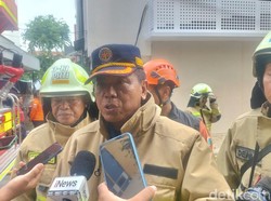 Damkar Ungkap Penyebab Api Cepat Menjalar di Kebakaran Glodok Plaza