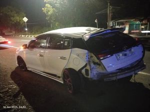 Yaris Tabrak Pembatas Jalan di Kalasan Sleman, 1 Orang Tewas Yaris Tabrak Pembatas Jalan di Kalasan Sleman, 1 Orang Tewas