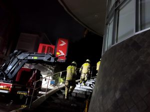 Video: Jumlah Korban Hilang Kebakaran Glodok Plaza Bertambah 2, Total Jadi 10 Orang Video: Jumlah Korban Hilang Kebakaran Glodok Plaza Bertambah 2, Total Jadi 10 Orang