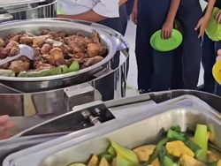 Viral Simulasi MBG di Majalengka, Siswa Antre Makanan Ala Prasmanan